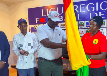 Le Ministre Remet le Drapeau aux Joueus, Qui s’envolent pour le maroc – Guineefoot